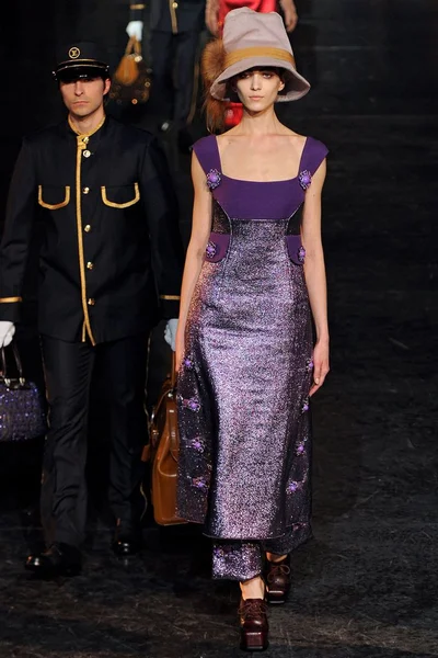 Look 12